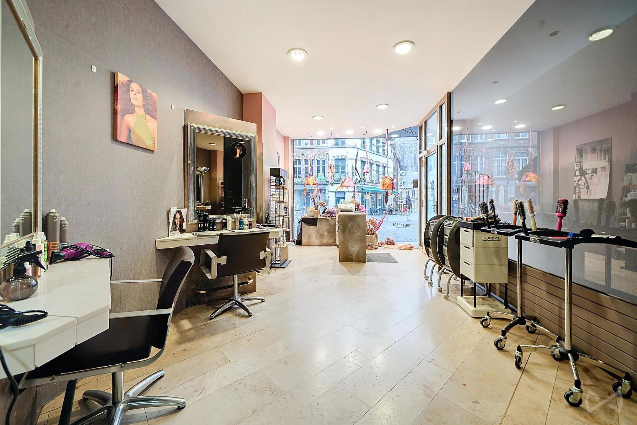 Gemengd gebouw op de Grote Markt van Doornik - foto 5