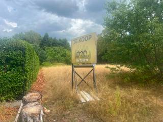 Mooi perceel bouwgrond voor open bebouwing ca. 600 m² in Balen, Veldweg. <br /><br />Gelegen nabij het centrum, doch rustig gelegen! <br /><br />Breedte perceel = ca. 15 m<br />Diepte perceel = ca. 40 m<br />Max. bouwbreedte = ca. 9 m<br />Max. bouwdiepte = ca. 17 m<br /><br />Bouwvoorschriften in aanvraag. <br /><br />Voor meer info, contacteer ons kantoor op 014 72 83 77 of dossierbeheerder Jasmine Tegenbos op het nummer 0497 64 76 60.