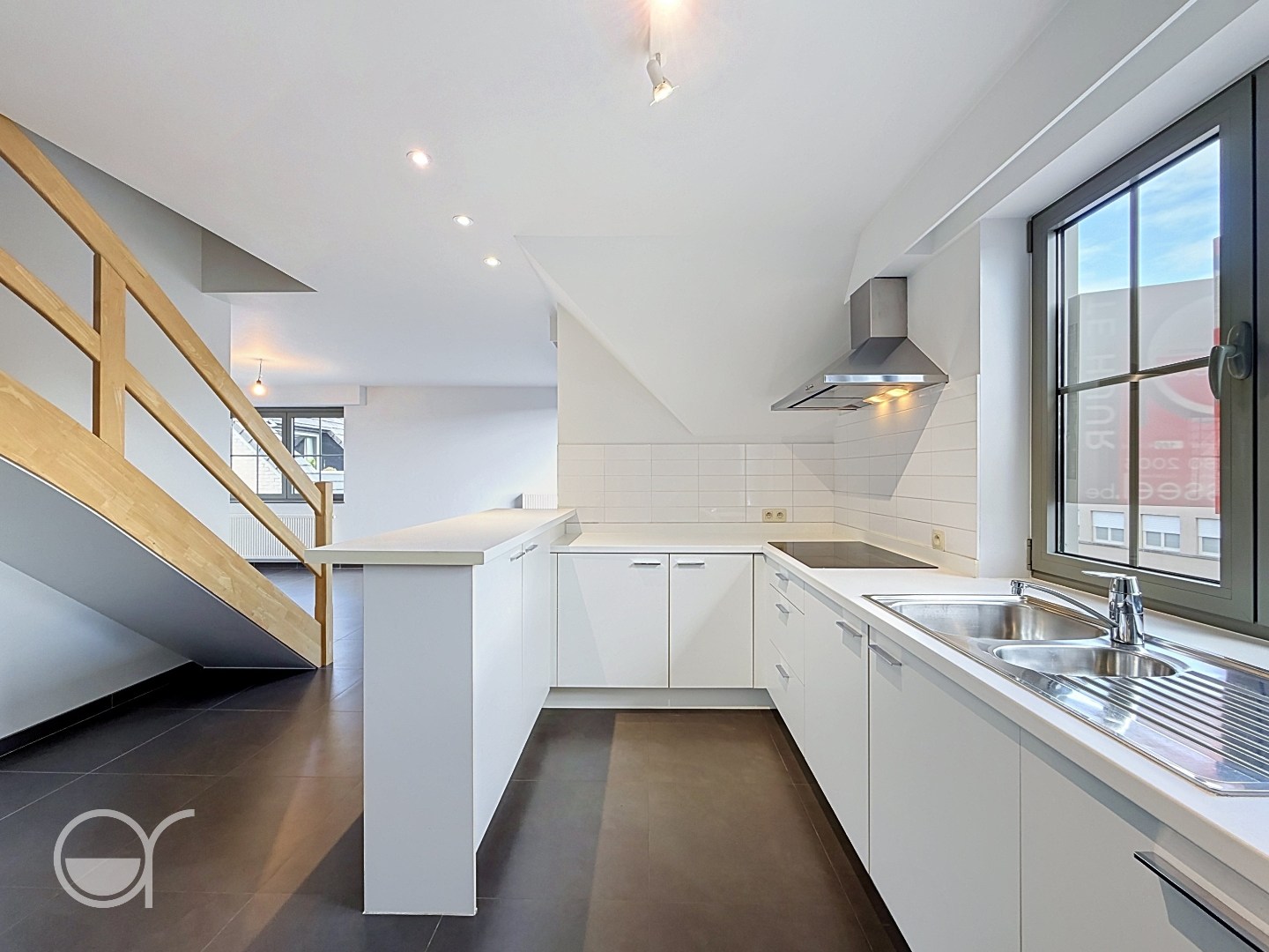 Lichtrijk duplexappartement met 2 slaapkamers, terras, garagebox én staanplaats - foto 5