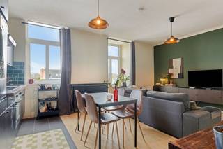 Op zoek naar een lichtrijk en gezellig appartement in Merksem? Dit charmante appartement bevindt zich op de 4de en hoogste verdieping van...