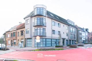 VALIMMAS verhuurt dit zeer verzorgd en direct instapklaar appartement (± 64m²) in een hedendaags gebouw in het volle centrum van Asse, op 50m van...