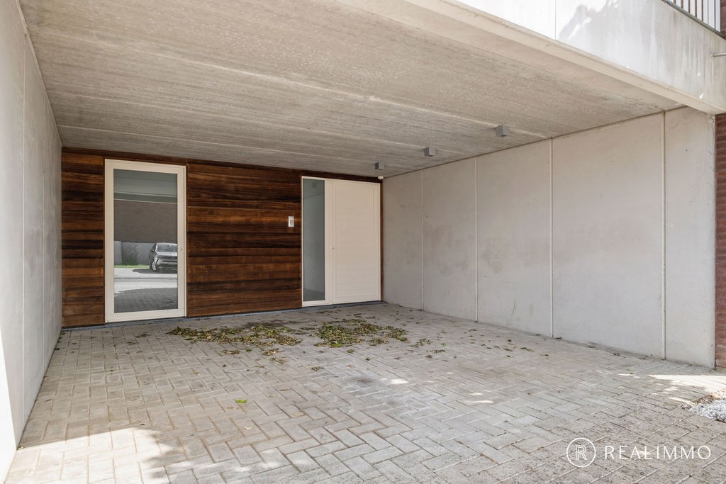Maison semi-mitoyenne récente (2017) avec jardin, terrasse et sortie arrière, située dans un quartier calme - photo 3
