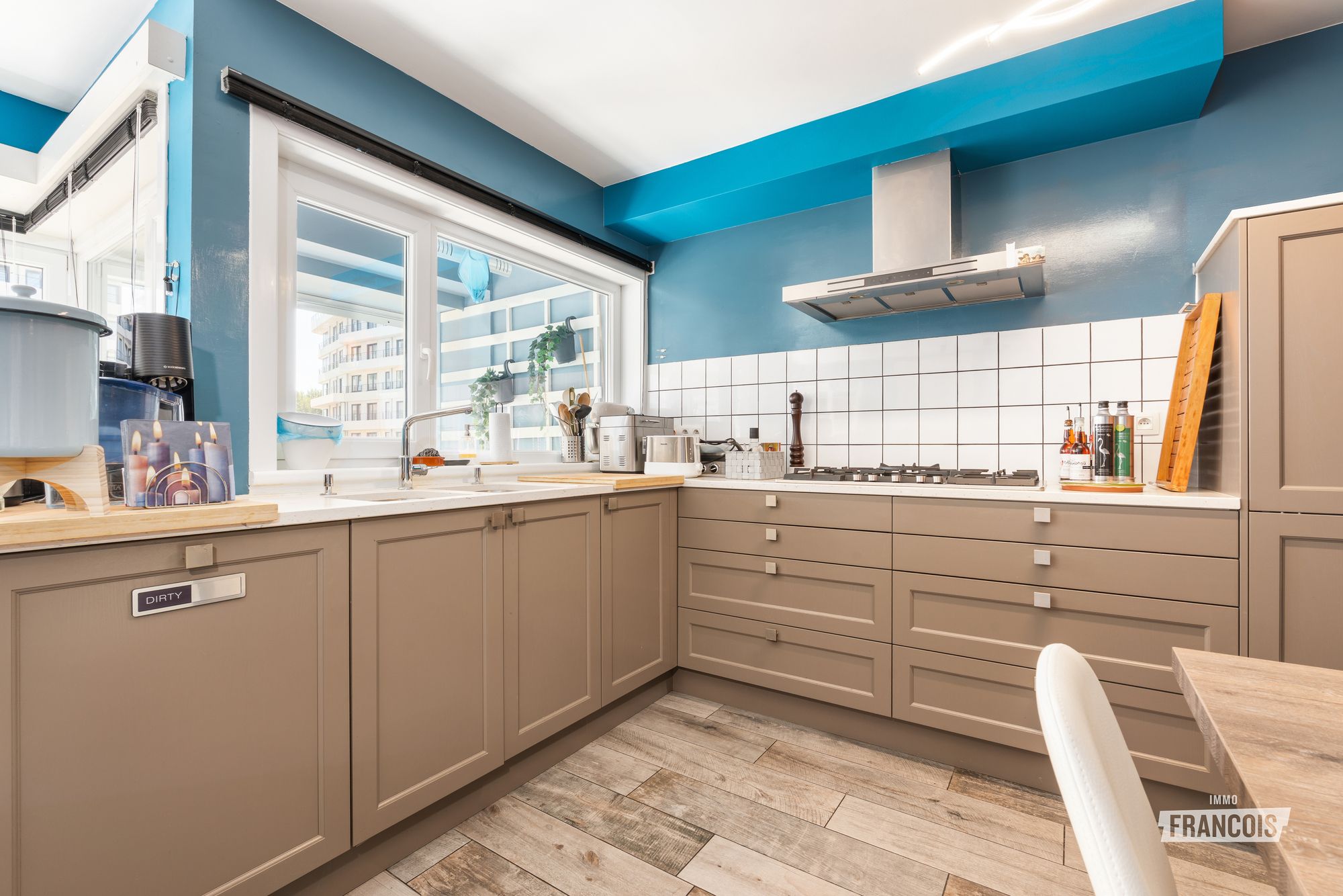 Gerenoveerd appartement in kleinschalige residentie om de hoek van de Zeedijk te Oostende. - foto 4