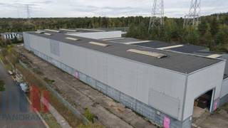 KMO-unit van 8.000 m² te huur, binnen een site met een totale beschikbare oppervlakte van 10.000 m², opsplitsbaar vanaf 300 m². De units...