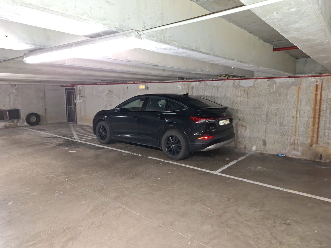 Placement for the car in the building! - photo 2