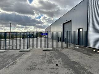 Ontdek een reeks diverse KMO-units die te huur worden aangeboden in een volledig gerenoveerd businesspark in Machelen. Deze site biedt een...