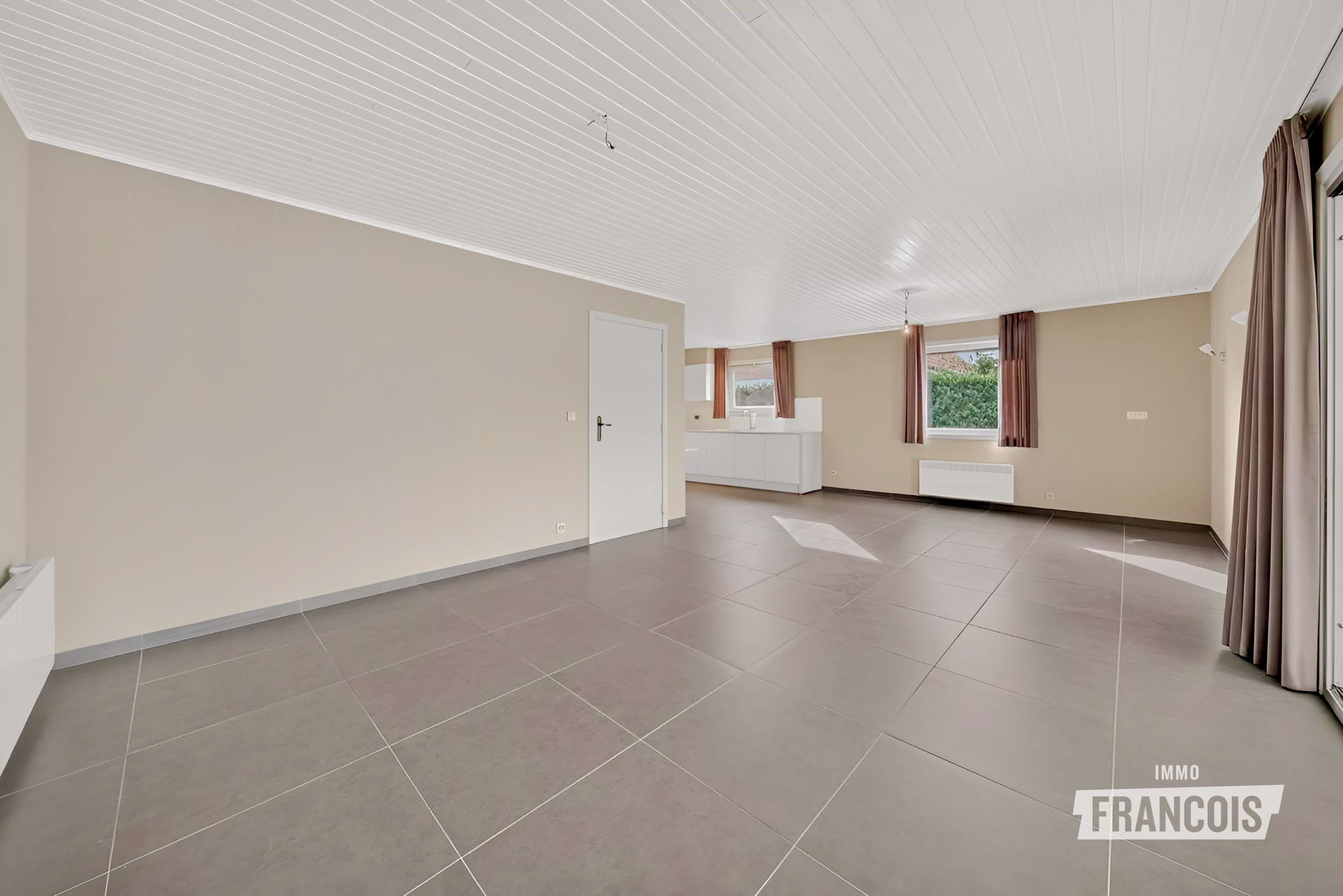 Charmante bungalow met garage op rustige locatie te Sijsele - foto 4