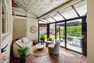 Op een rustige en centrale locatie nabij het centrum van Beerzel bevindt zich deze uitstekend onderhouden gelijkvloerse woning, waar ruimte,...