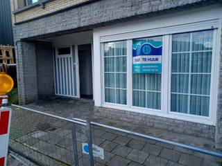 TE HUUR: aan het station van Erembodegem in de nabijheid van de lokale handelaars en openbaar vervoer: Gelijkvloersappartement met 1 ruime...