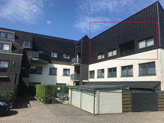 Trendy Loft appartementje 60 m², inkomhal , badkamer met lavabo meubel, douche, toilet en aansluiting voor wasmachine,  living met...