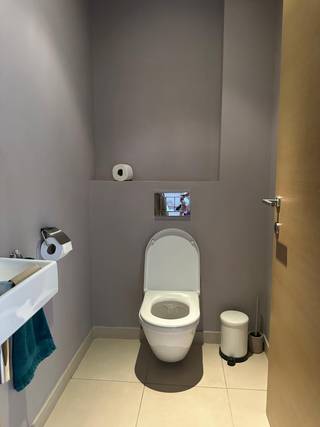 Dit zeer ruime duplexappartement beschikt over een bewoonbare oppervlakte van ca. 180 m² en telt drie slaapkamers en een aangenaam terras...