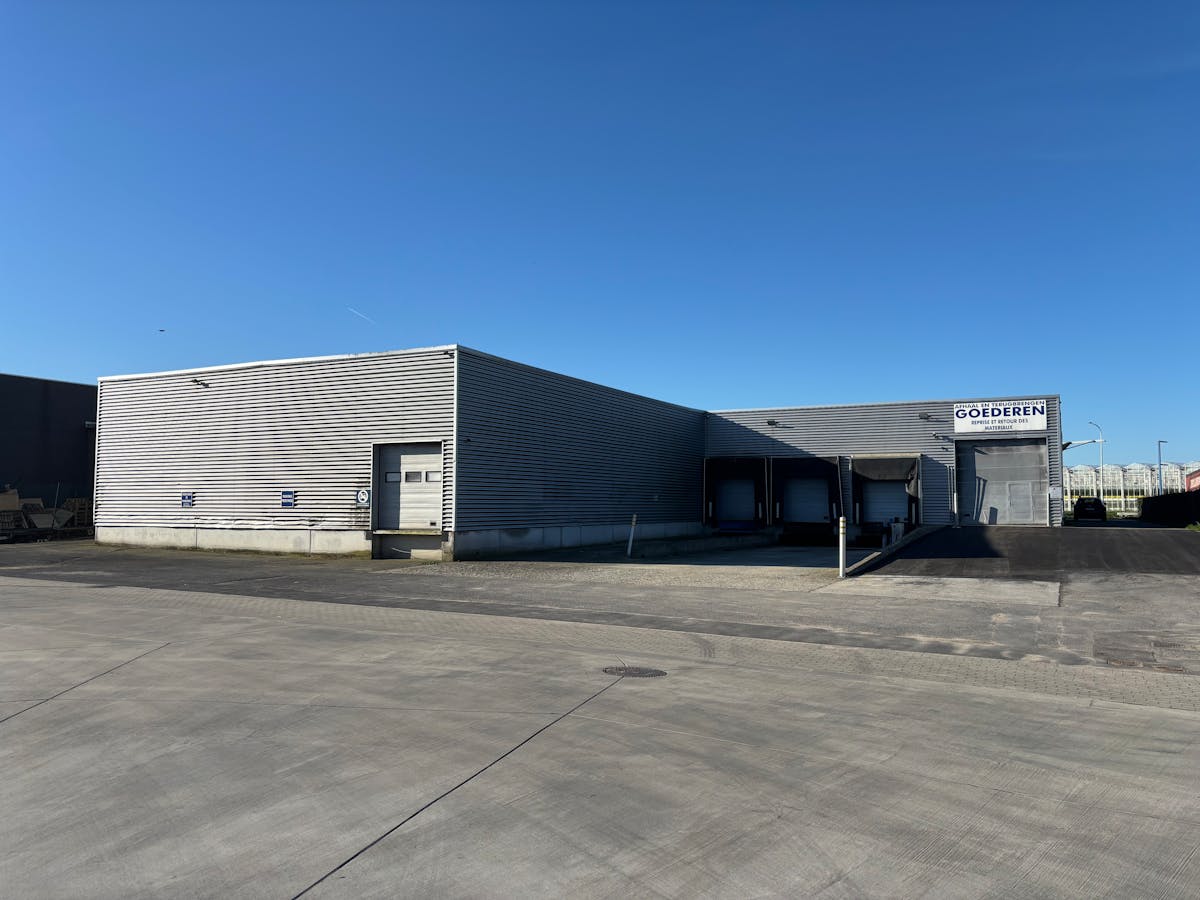 Bedrijfsgebouw te koop met zichtbaarheid vanop de Rijksweg. - foto 4
