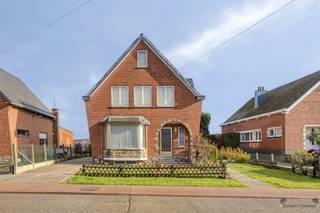 CHARMANT LOTISSEMENT OUVERT AVEC VUE IMPRENABLE SUR LES CHAMPS À L'ARRIÈREDécouvrez ce spacieux lotissement ouvert sur un terrain de 8a18ca, situé...