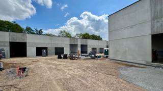 Nieuwbouw KMO-unit met een oppervlakte van 346 m² te koop met een fantastische ligging langs de commerciële Brusselbaan te Hekelgem (Affligem). De...