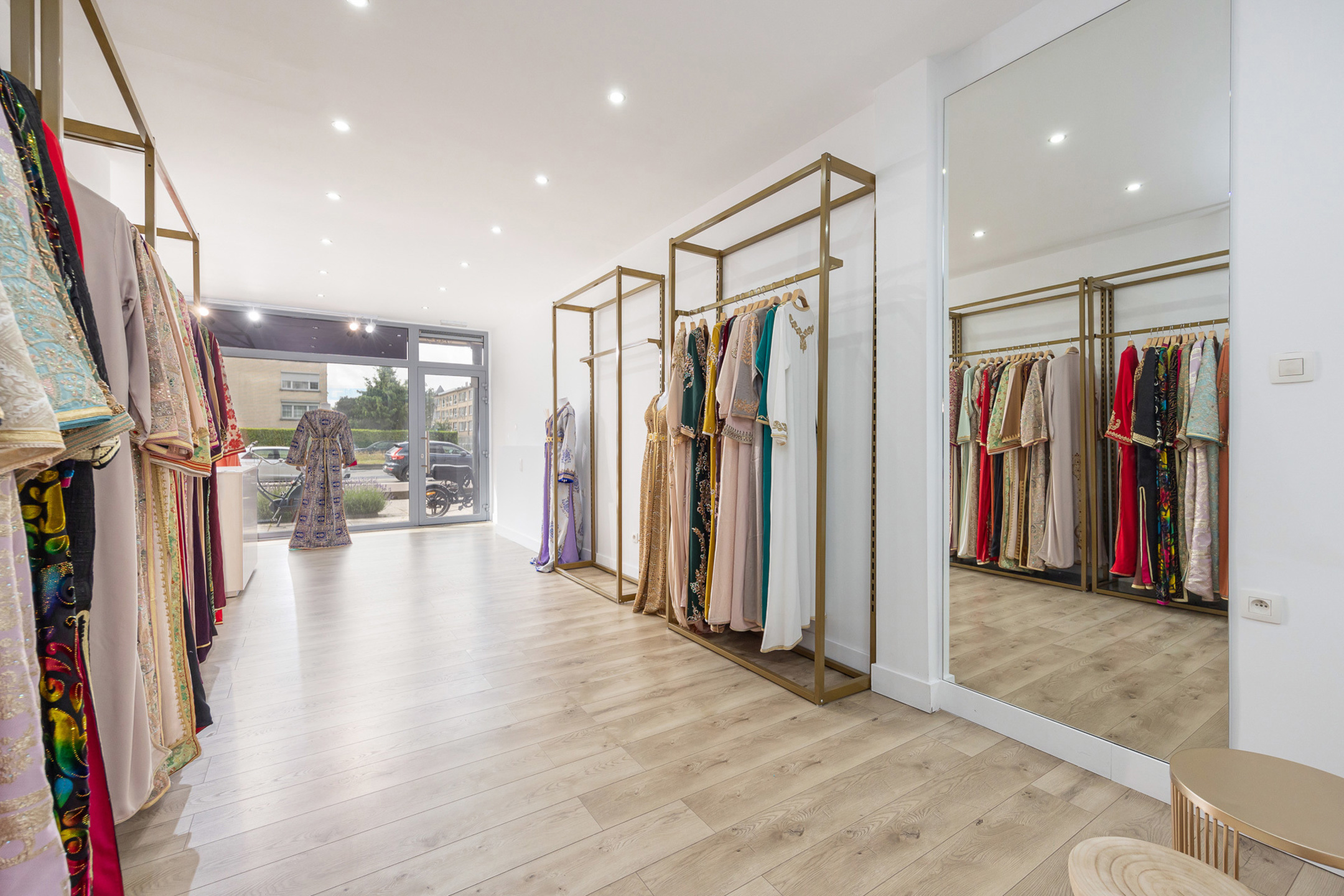 DEURNE - Instapklaar handelspand op commerciële topligging  - foto 1