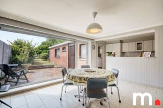 Bent u op zoek naar een ruime woning met potentieel op een centrale locatie? Deze op te frissen gezinswoning in Heule biedt alles wat u nodig...