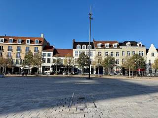 Op zoek naar een handelsruimte op toplocatie in centrum Brugge? Dit handelsgelijkvloers van 200 m² biedt alles wat je nodig hebt: ruim...