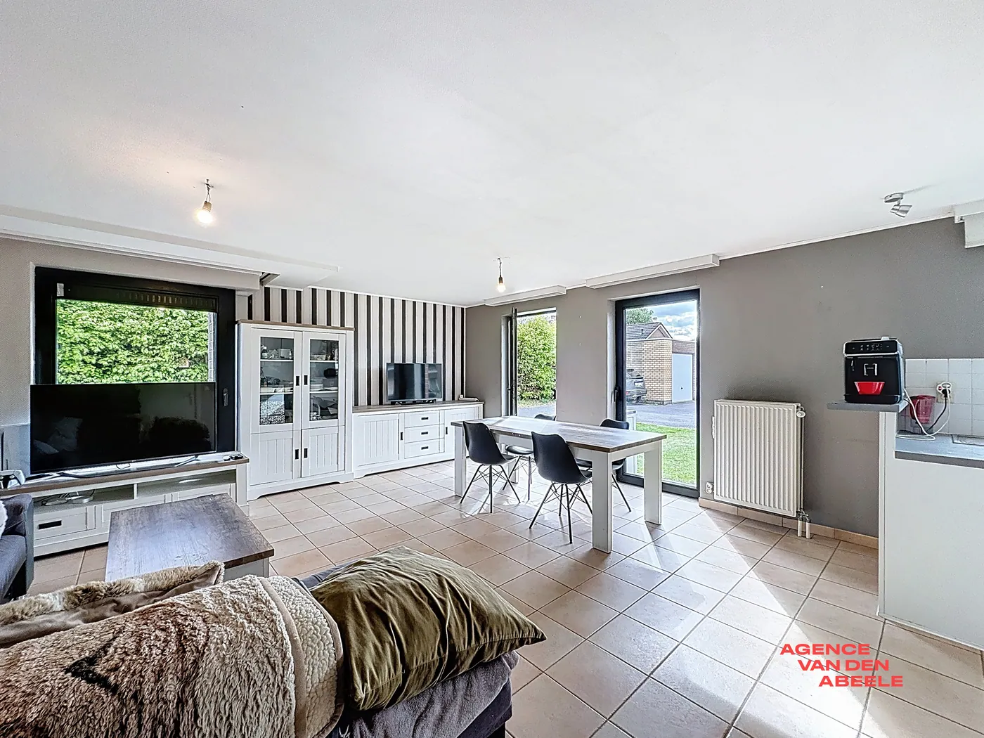 Spacious apartment close to the heart of Oostkamp with garage - photo 2