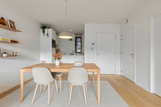 Dit recent BEN-appartement in Rotselaar combineert een uitzonderlijk laag energieverbruik (EPC 18) met hoogwaardige afwerking en...