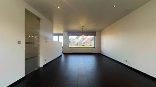 LiggingDeze stijlvolle bel-etagewoning is gelegen in de Pittem, een charmante en rustige gemeente. De Kerkstraat vormt een aangename, residentiële...