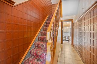 Deze woning met 2 slaapkamers in Kuringen vormt een interessante opportuniteit voor wie op zoek is naar een starterswoning of een renovatieproject...