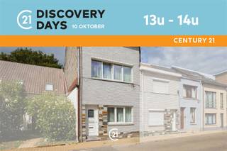 Dit pand neemt deel aan de CENTURY 21 Discovery Days op 10 oktober. Meer informatie via het kantoor. Welkom in deze aangename, en zeer rustig gelegen, gezinswoning in Grimbergen!Met een bewoonbare oppervlakte van 176 m², beschikt deze woning over maar liefst vier ruime slaapkamers, perfect voor een groot gezin of voor wie nood heeft aan een bureau zonder het wooncomfort in gedrang te brengen. De aangename leefruimte is de ideale plek om tot rust te komen na een lange werkdag, of om familie en vrienden uit te nodigen. De moderne, volledig uitgeruste keuken, is op zijn beurt perfect om uw lievelingsgerechten klaar te maken. De badkamer is uitgerust met een grote inloopdouche en dubbele wastafel met spiegelkasten. De woning beschikt over een aangenaam terras aan de achterzijde, omgeven door mooie rode bakstenen en voorzien van een afdak. De ideale plek voor barbecues en familiefeestjes.Maak van deze woning uw thuis. Aarzel niet en neem vandaag nog contact op.