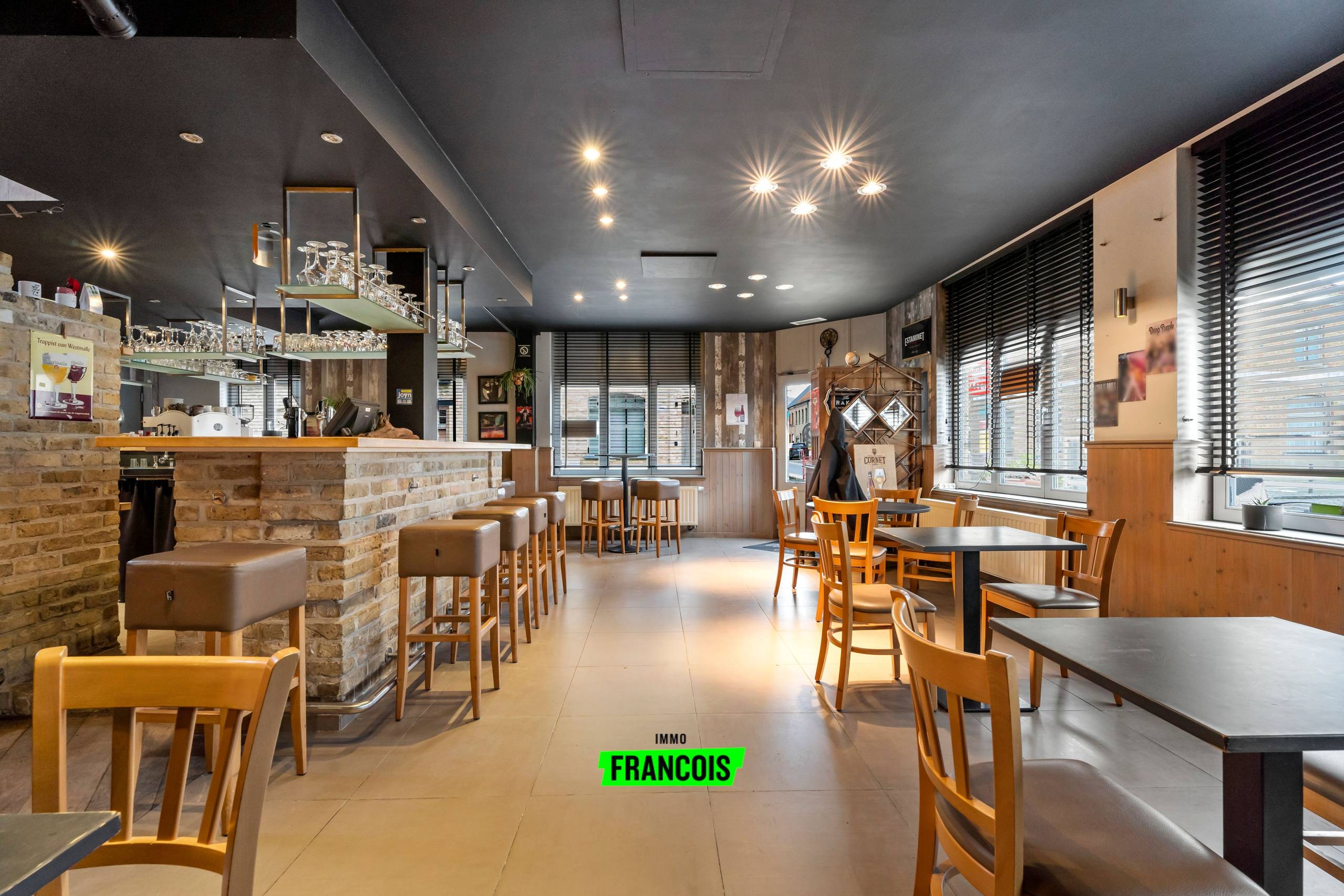 Ruime hoekwoning/handelszaak in het centrum van Merkem - foto 3