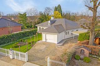 Ontdek deze exclusieve en karaktervolle villa op een toplocatie in Opgrimbie!Bekijk alvast onze virtuele tour op Youtube en laat u verrassen door de...