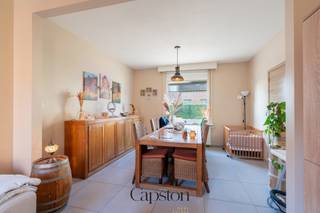 NIEUW IN VERKOOP – Bakkerstraat 48, Zele – €389.000 . Ontdek deze instapklare, perfect onderhouden woning met 3 slaapkamers, dubbele oprit...