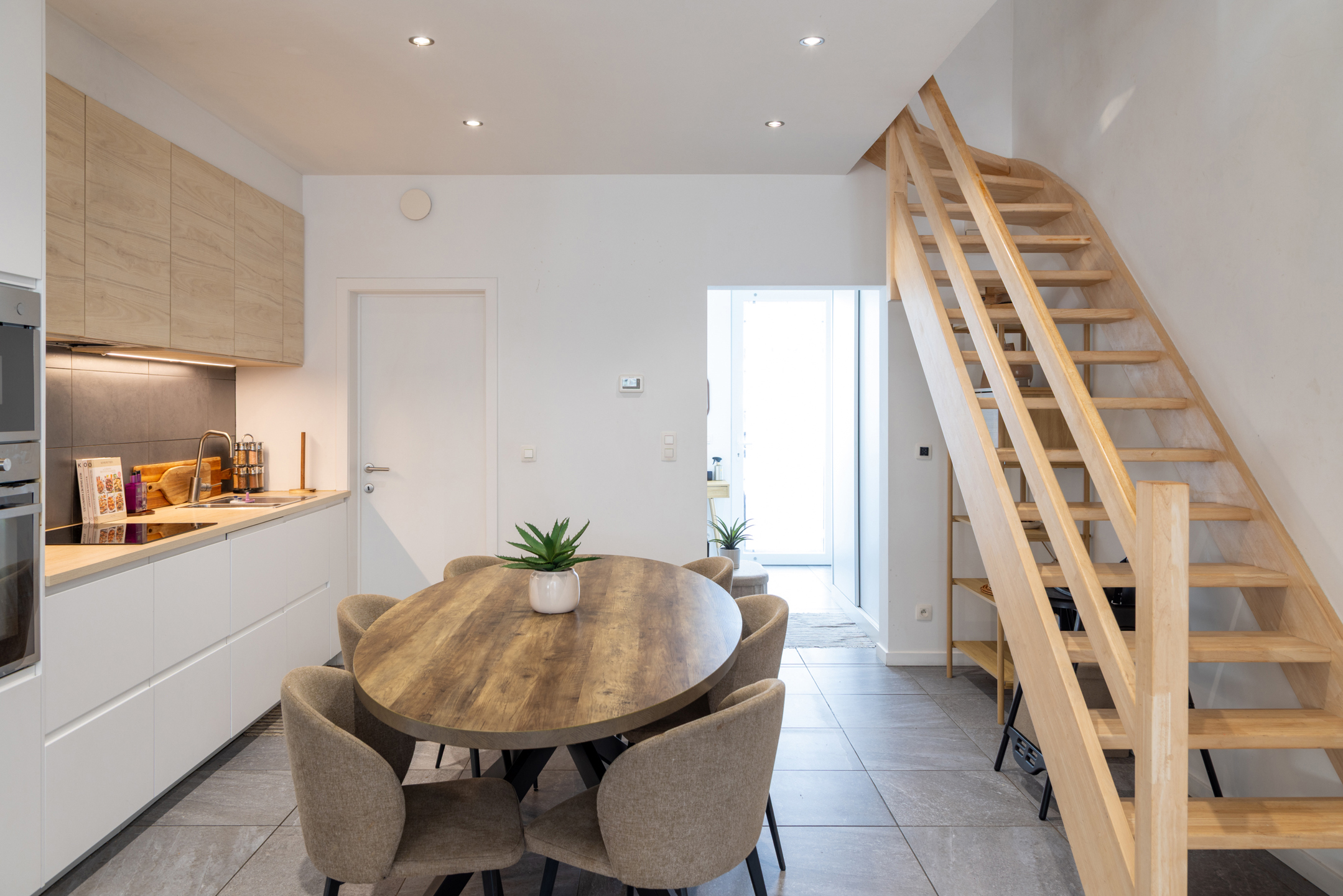 Smaakvol gerenoveerde, instapklare woning met 3 slaapkamers in het hartje van Temse - foto 5