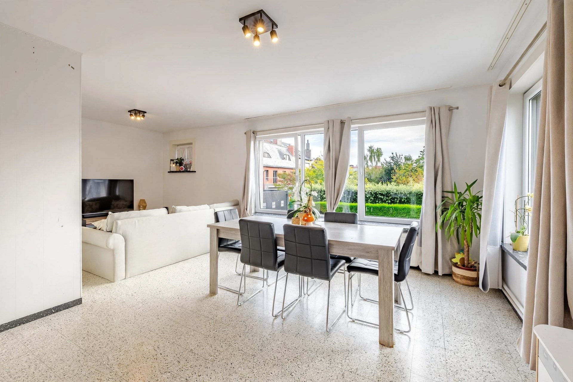 Gunstig gelegen appartement met 2 slaapkamers - foto 4