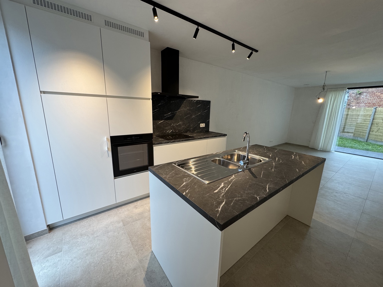 Te huur: energiezuinig nieuwbouwappartement met terras, tuintje en autostaanplaats te Berlare - foto 5