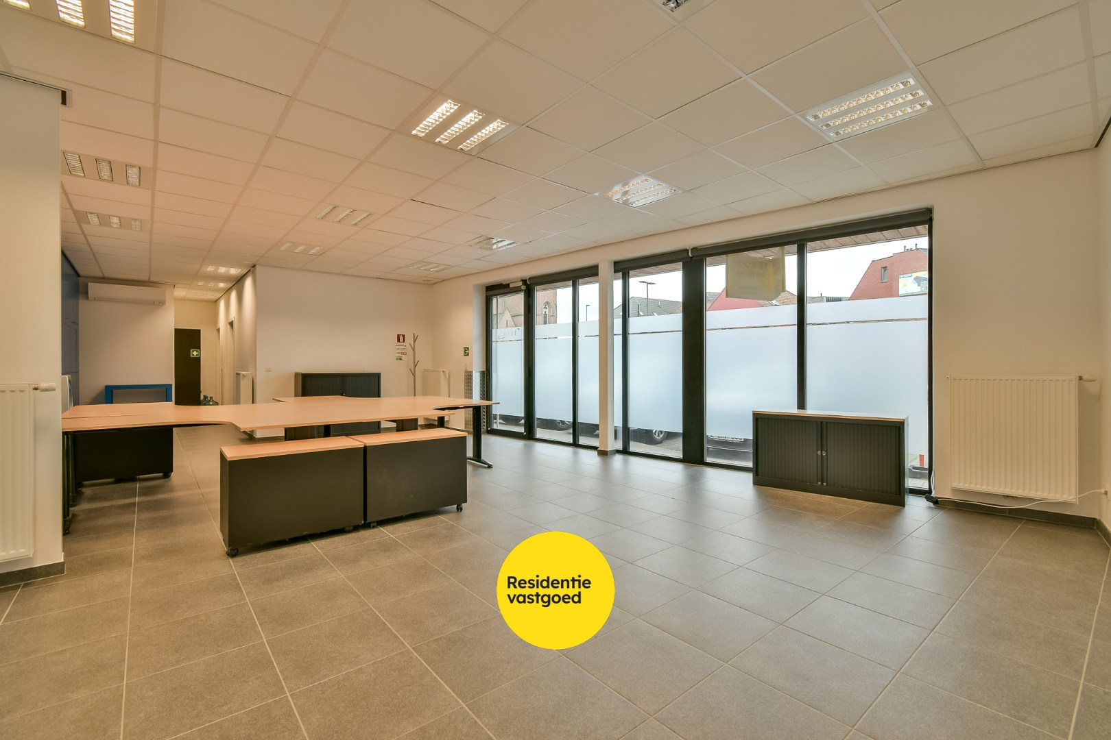 Handelszaak gelegen op een toplocatie in centrum Ruddervoorde! - foto 4