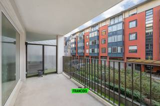 Dit ruim en modern tweeslaapkamerappartement bevindt zich pal in het centrum van Oostende. In de omgeving heeft u al het moois wat Oostende te...