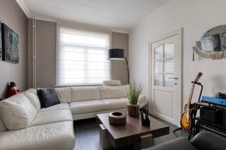 Recent gerenoveerde woning met aparte garage, met onder meer een bewoonbare oppervlakte van 180 m², vier slaapkamers, een ruime, zuidgerichte tuin...