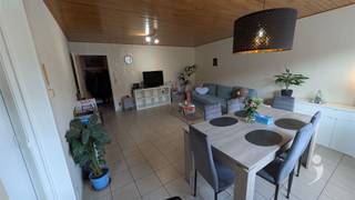 <p><span>2 slaapkamer appartement in residentie 'De Kempen'.</span></p><p><span>Ruime inkom met apart toilet die direct toegang geven tot de slaapkamers en de leefruimte.</span></p><p><span>De leefruimte is groot genoeg voor een salon en een ruime eetplaats.</span></p><p><span>Er is een keuken met veel kastruimte, een extra berging met wasplaats en handige ingebouwde toestellen ( oven, kookplaat, dampkap, dubbele wastafel, koelkast )</span></p><p><span>Er zijn 2 ruime slaapkamers en er is tevens nog een bureau ruimte die eventueel als 3e slaapkamer kan gebruikt worden.</span></p><p><span>De badkamer is voorzien van een douche en een wastafel. </span></p><p><span> </span></p><p><span>Privaat is er een overdekte staanplaats voor de wagen en ook een kelder.</span></p><p><span>Gebouw met lift.</span></p><p><span>Gelegen in het centrum van Herent op wandelafstand van winkels, station, bus en scholen.</span></p><p><span>Beschikbaar vanaf 1 oktober voor lange duur overeenkomst.</span></p><p><span> </span></p><p><span>Gemeenschappelijke kosten: 50 EUR / maand.</span></p><p><span> </span></p><p><span>Interesse? Vraag uw afspraak aan via onze website!</span></p>