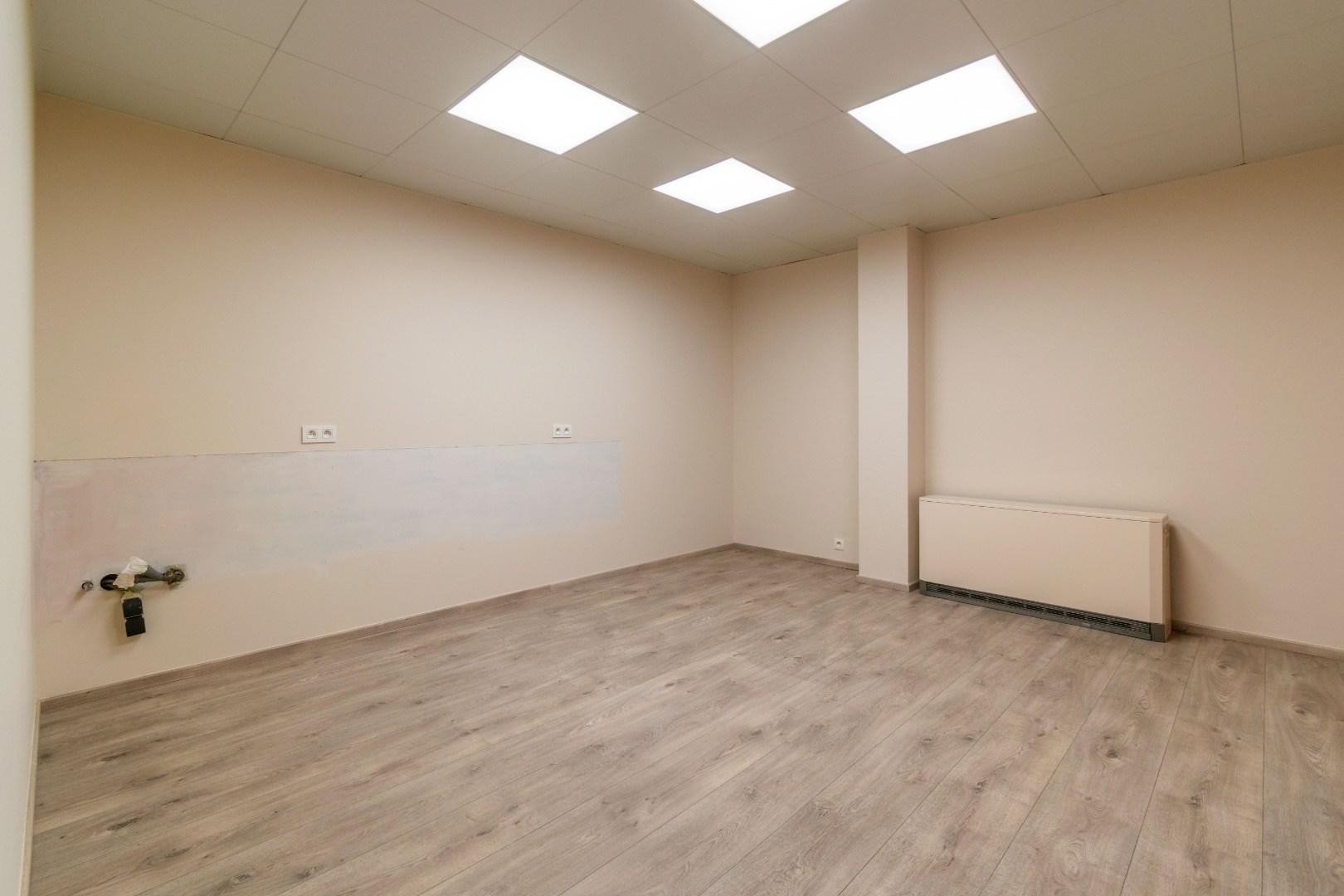 INSTAPKLAAR HANDELS-/KANTOORGELIJKVLOERS (106m²) - foto 4