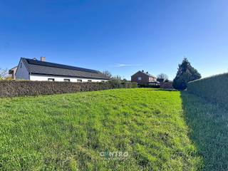 Nieuwbouwwoning op ZUIDgericht perceel grond te Lissewege!<br /><br /><u><strong>Bijzonderheden:</strong></u><br />- Grondoppervlakte: Circa 600m2.<br />- Bebouwde oppervlakte: Circa 180m2.<br />- ZUIDgericht!<br />- Afwerking nog bespreekbaar.<br /><br />Rustig gelegen, doch in de nabijheid van winkels, scholen en het openbaar vervoer! Aarzel zeker niet om ons te contacteren voor verdere info: 050/70.01.02 - info@centro.be.