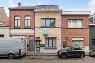 Deze polyvalente woning is ideaal gelegen in het centrum van Merksem, een plek waar men geniet van het beste van beide werelden. Terwijl je rust...