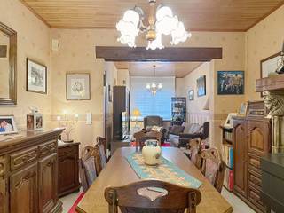 Ontdek deze verrassend ruime woning in een rustige, zo goed als doodlopende straat. U geniet hier van de rust van een residentiële omgeving,...