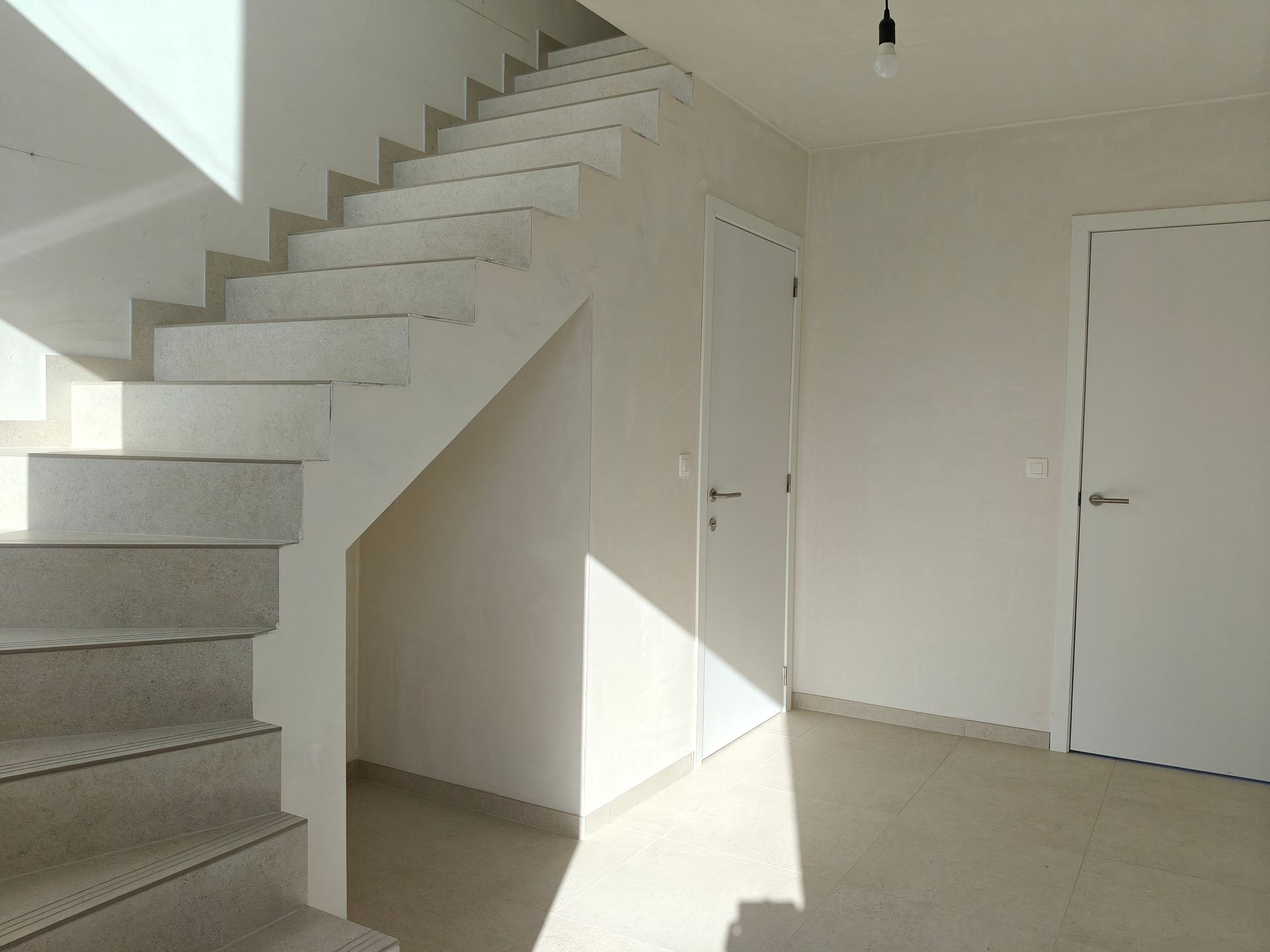 Nieuwbouwwoning met 3 slaapkamers en tuin - foto 4