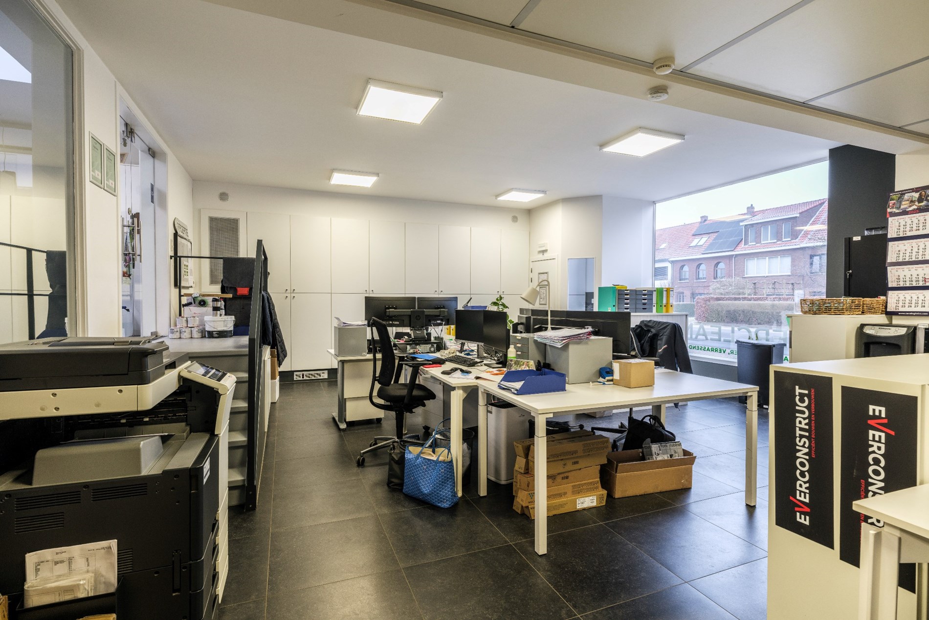 TE HUUR: Magazijn/loods met ingebouwde kantoren - foto 2