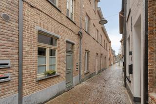 Dit ruime en lichtrijke triplex appartement is uitstekend gelegen in het hart van Aarschot, op wandelafstand van winkels, horeca, openbaar vervoer...