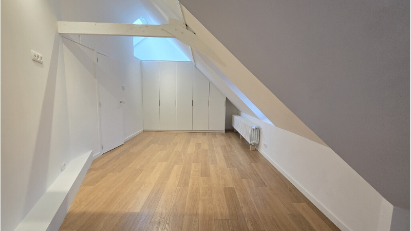Ruim en volledig vernieuwd 2-slaapkamerappartement te huur in Brugge - foto 5