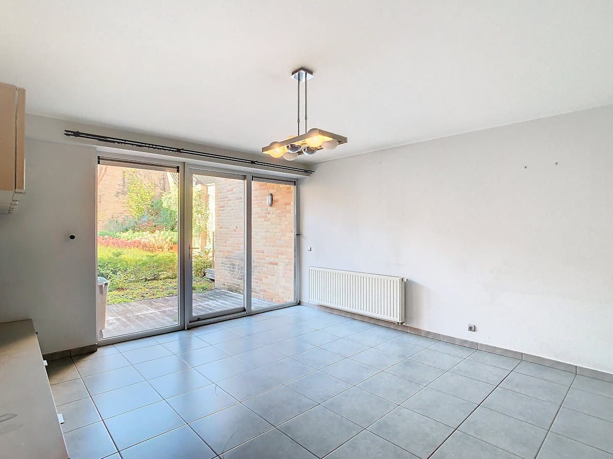 Appartement de deux chambres au rez-de-chaussée avec terrasse au cœur de Bruges - photo 2