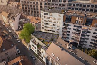 <p>Avec ses 83 m² et son jardin privatif, cet appartement 1 chambre propose une combinaison particulièrement recherchée : de véritables volumes associés au plaisir d’un espace extérieur privé.<br />Implanté côté Rue de la Poste, dans la partie plus intimiste du projet PALAIS, l’appartement bénéficie d’une organisation pensée pour privilégier confort et fonctionnalité. Le jardin apporte une dimension supplémentaire au bien et permet de profiter pleinement des beaux jours.<br />PALAIS se distingue par des prestations contemporaines et une attention particulière portée aux performances énergétiques : objectif PEB A ou B selon les unités, ventilation double flux avec récupération de chaleur, panneaux photovoltaïques et triple vitrages performants.<br />Et surtout, le projet bénéficie d’un régime TVA permettant de profiter à 100% du taux réduit de 6 %. Un avantage particulièrement rare pour un appartement neuf à Bruxelles. Surfaces et visuels donnés à titre indicatif. Contactez-nous pour plus d’informations.</p>
<p>Et surtout, le projet bénéficie d’un régime TVA permettant de profiter à 100% du taux réduit de 6 %. Un avantage particulièrement rare pour un appartement neuf à Bruxelles. Surfaces et visuels donnés à titre indicatif. Contactez-nous pour plus d’informations.</p>