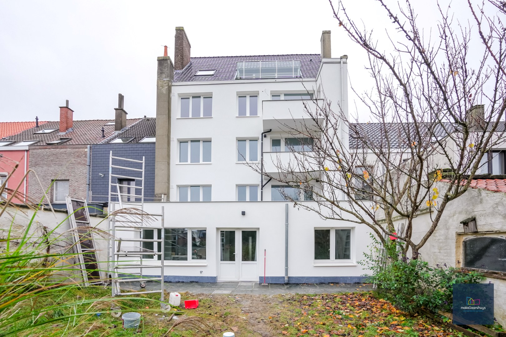 Ruim gelijkvloersappartement met 2 slaapkamers , een zuidgeorienteerde tuin en garage - foto 2