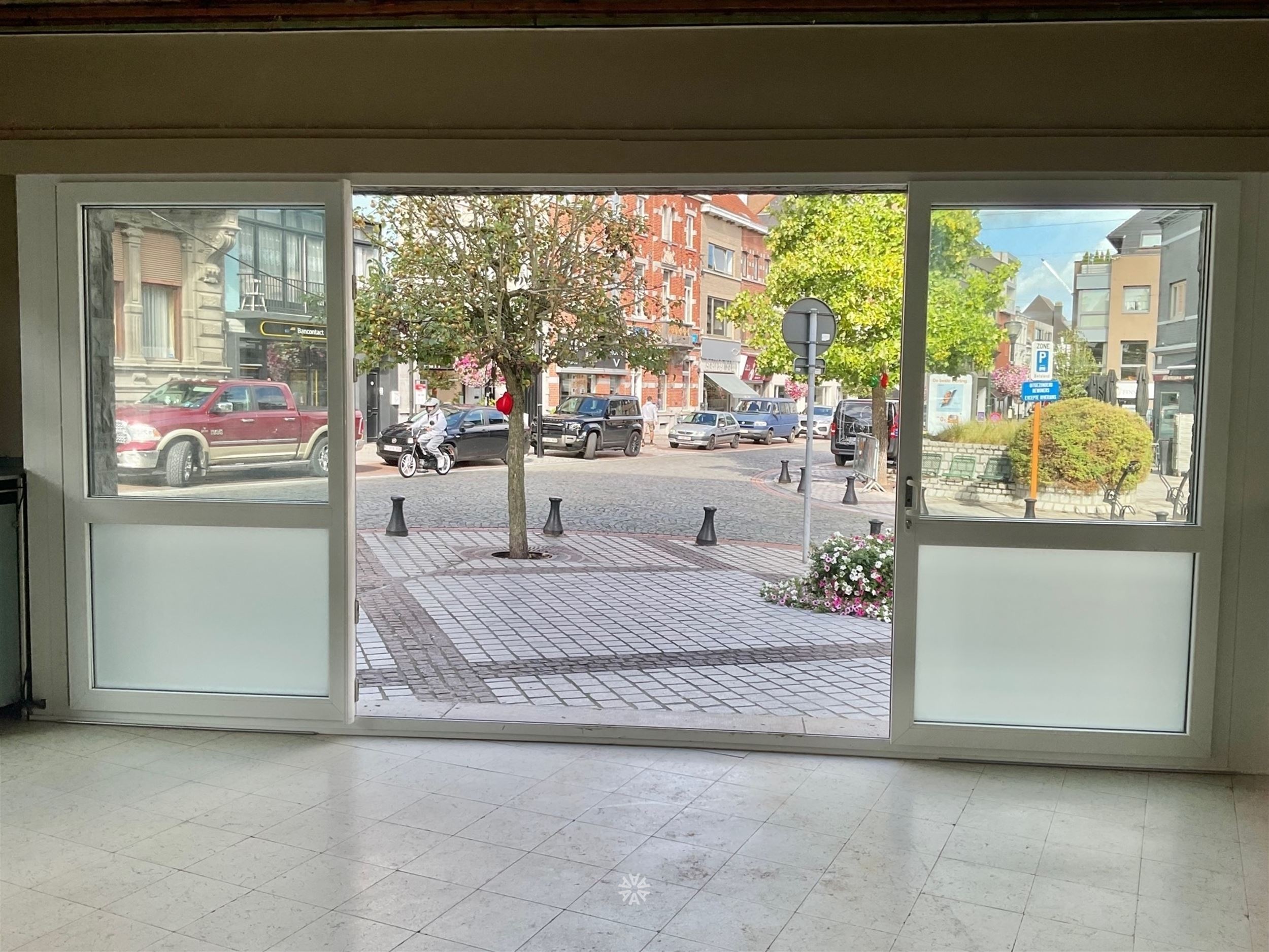 polyvalent handelspand met kelder op toplocatie in centrum Ronse - foto 4