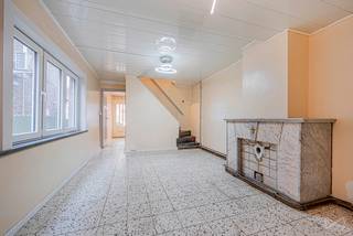 🏡 À VENDRE – MAISON 3 FAÇADES À RÉNOVER À BOUVIGNIES📍 Rue Notre-Dame de Bohême 6, 7803 BouvigniesSituée dans un environnement calme et agréable,...