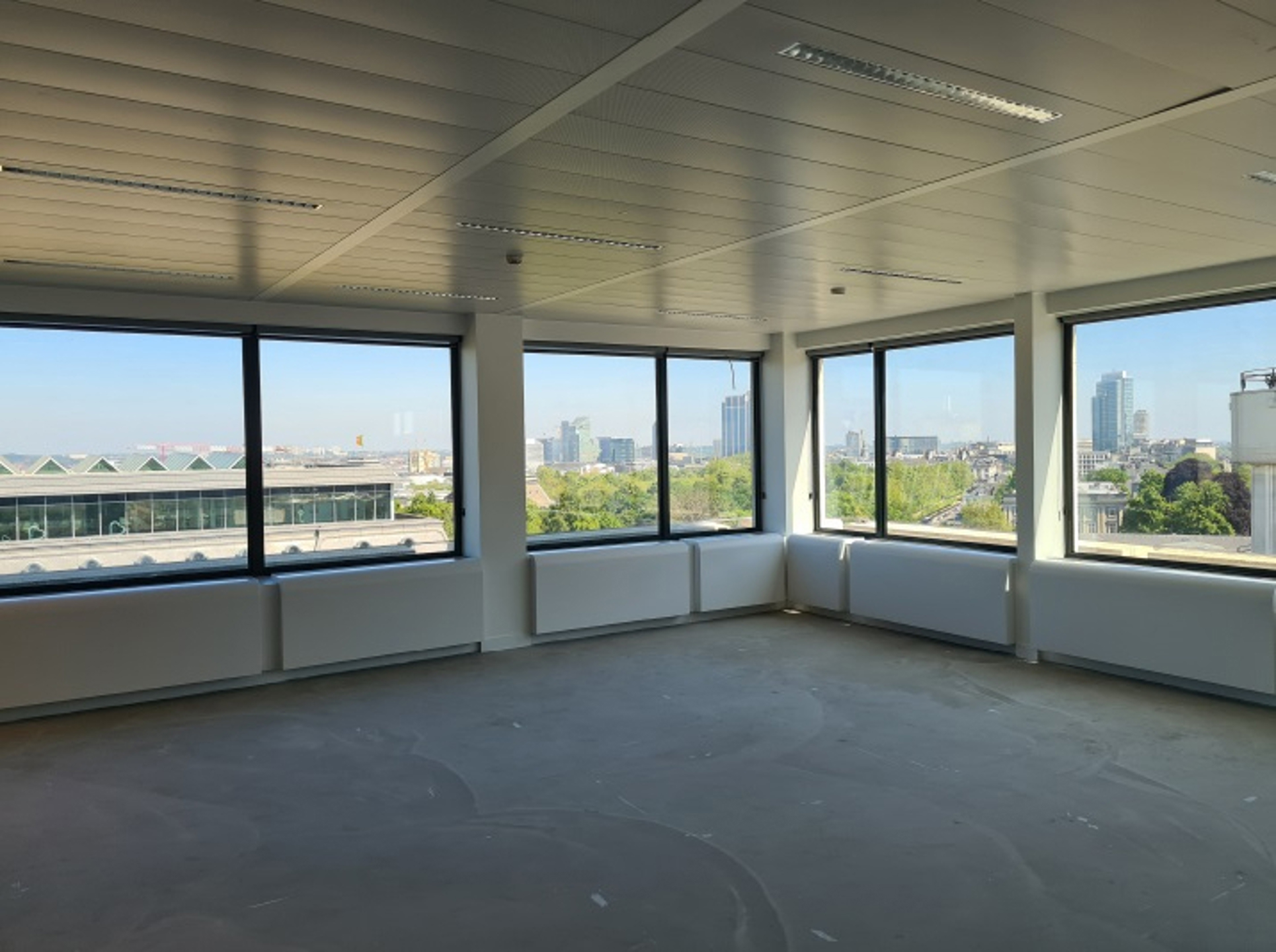 Gerenoveerde kantoren aan de kleine ring van Brussel. - foto 3